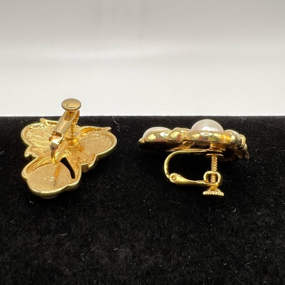 Vintage JS Signed Goldtone Faux Pearl Earrings - Picture 2 of 3